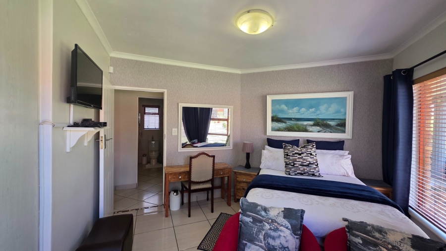 7 Bedroom Property for Sale in Vredenburg Western Cape